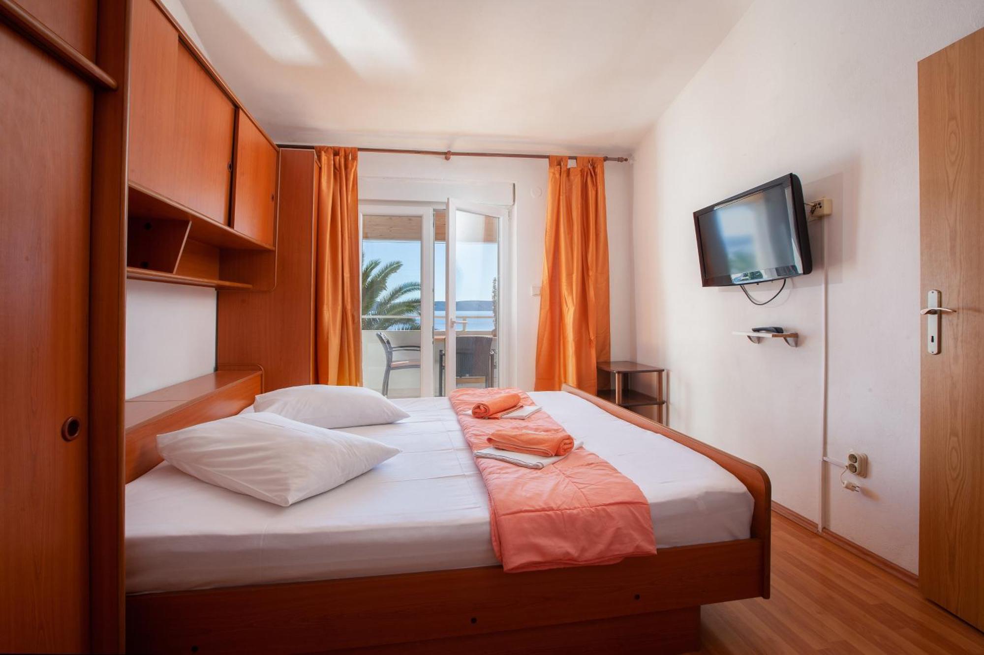 Apartments By The Sea Igrane, Makarska - 310 Room photo